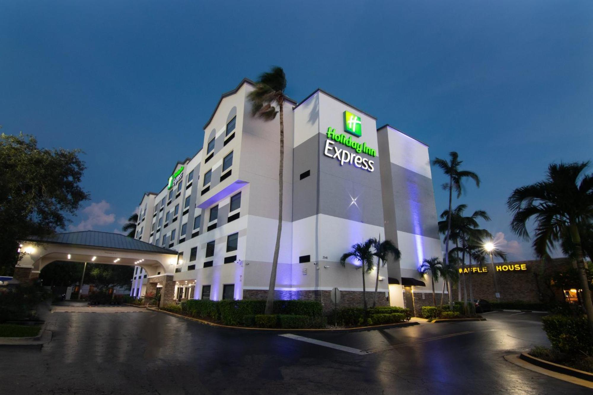 Holiday Inn Express And Suites Fort Lauderdale Airport West By Ihg Davie Exterior photo