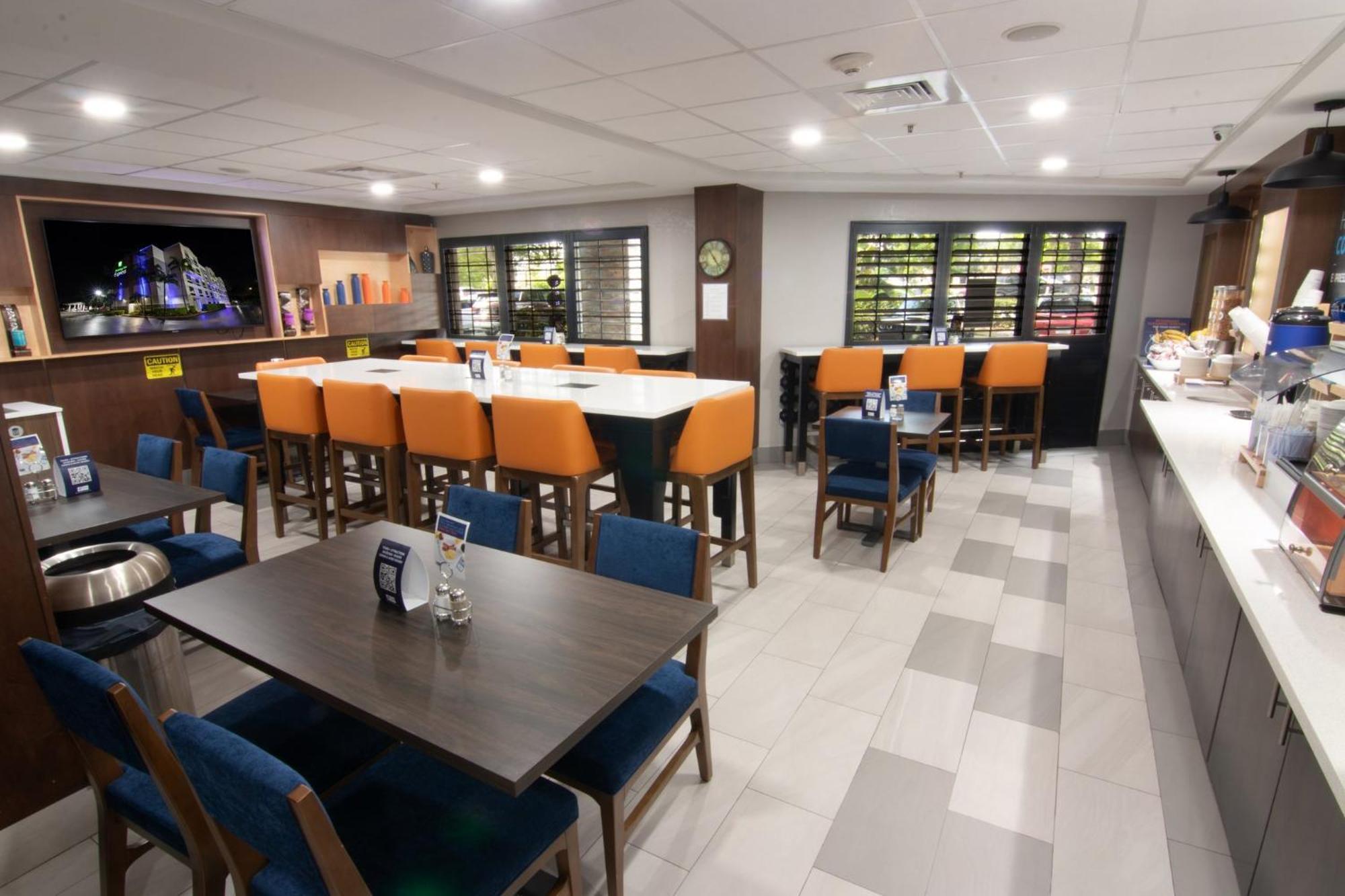 Holiday Inn Express And Suites Fort Lauderdale Airport West By Ihg Davie Exterior photo
