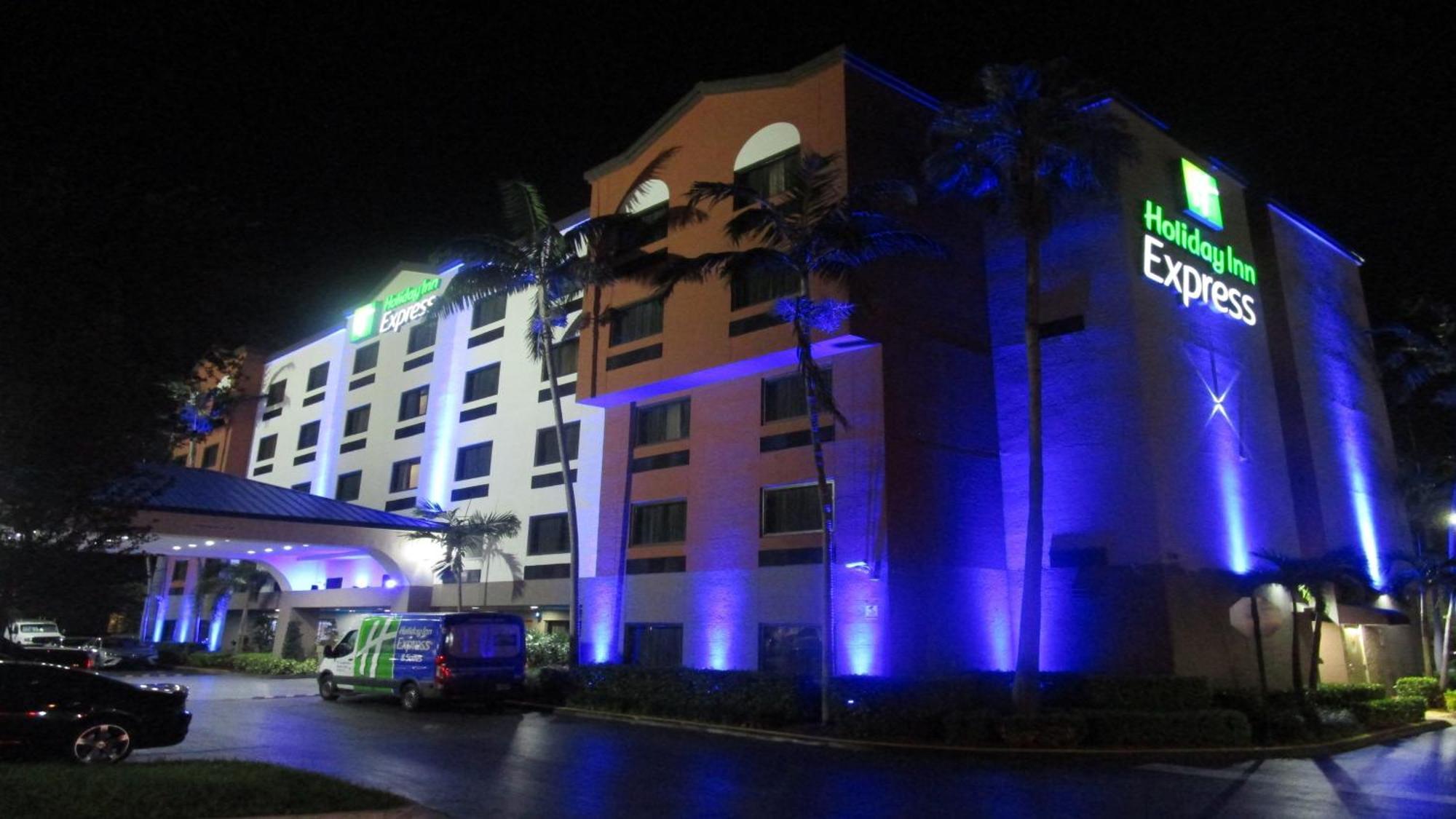 Holiday Inn Express And Suites Fort Lauderdale Airport West By Ihg Davie Exterior photo
