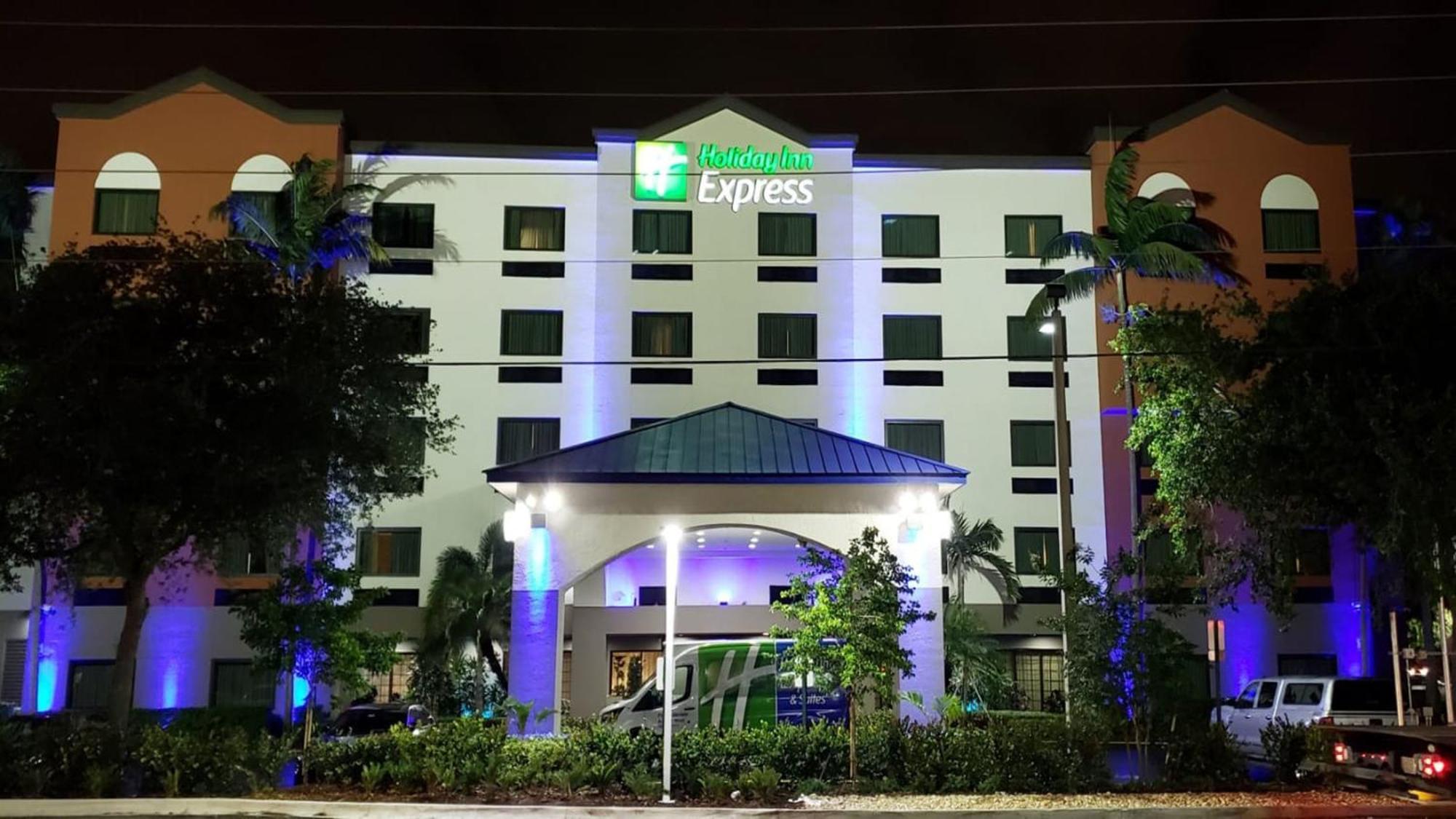 Holiday Inn Express And Suites Fort Lauderdale Airport West By Ihg Davie Exterior photo