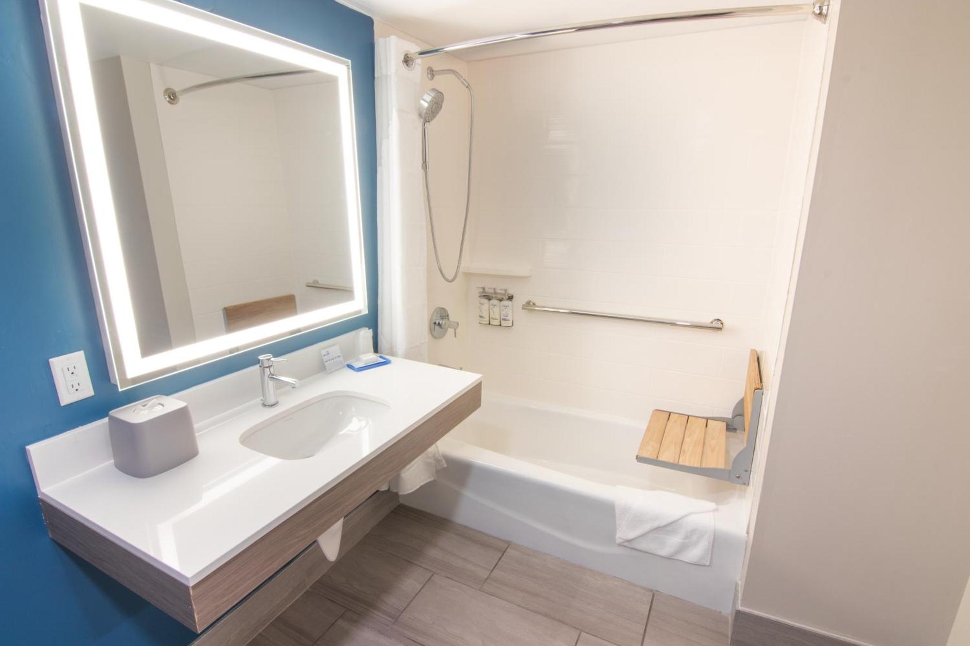Holiday Inn Express And Suites Fort Lauderdale Airport West By Ihg Davie Exterior photo