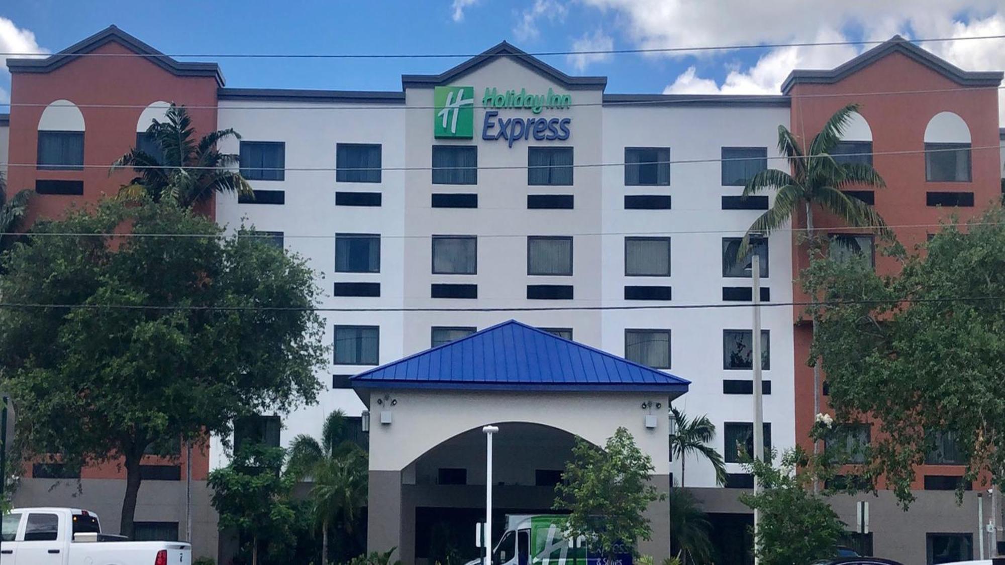 Holiday Inn Express And Suites Fort Lauderdale Airport West By Ihg Davie Exterior photo
