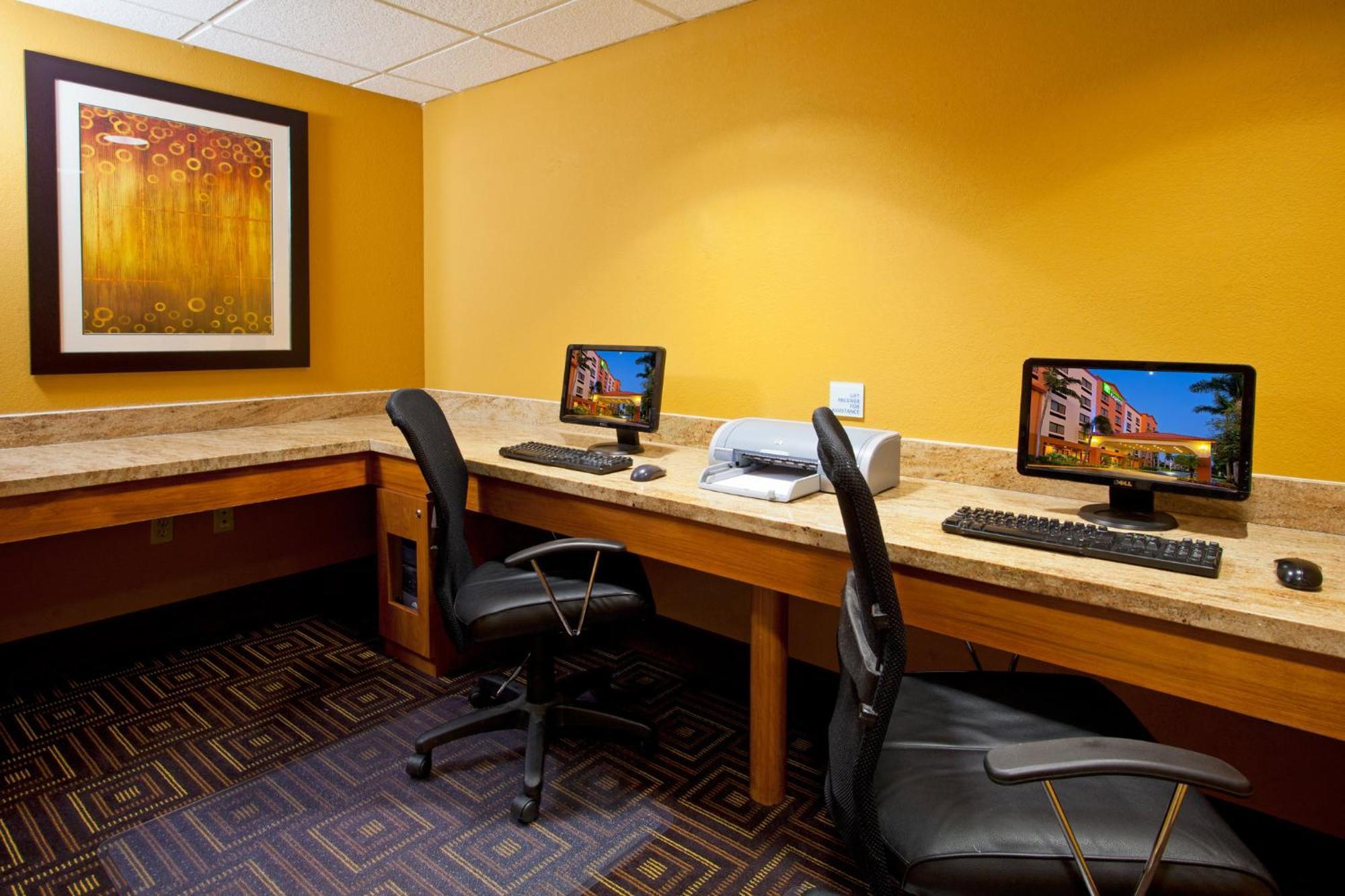 Holiday Inn Express And Suites Fort Lauderdale Airport West By Ihg Davie Exterior photo